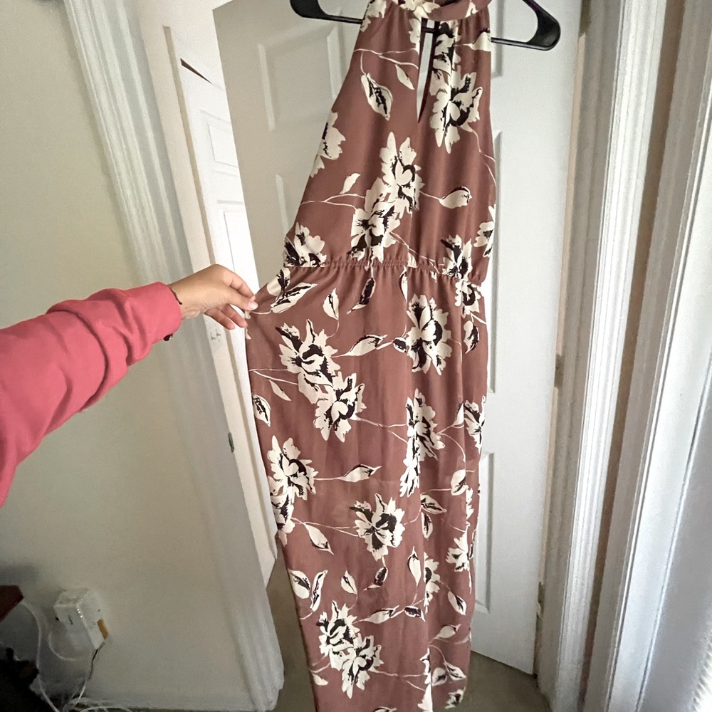 Mauve floral maxi dress! 🖤